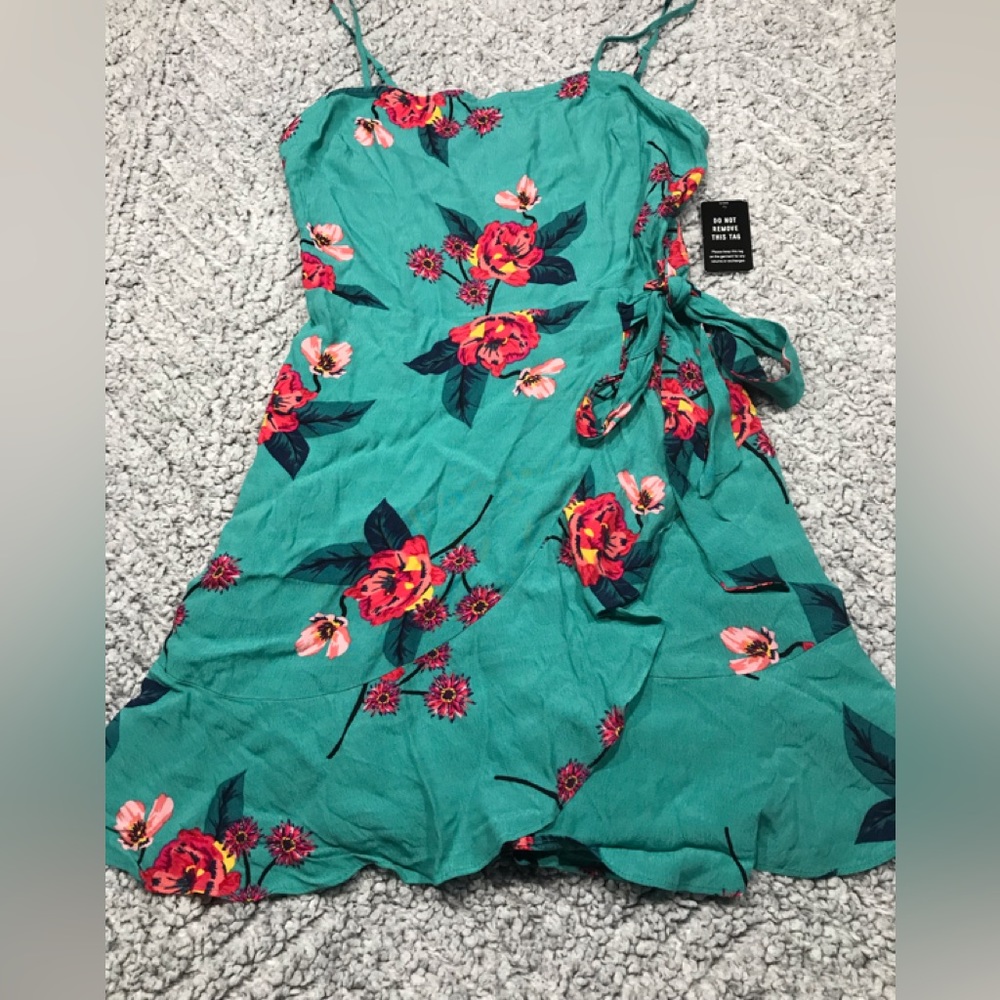 NWT Express floral dress  SHIPPING FREE TODAY